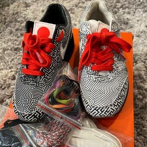 Nike Tokyo. Womens size 5.5. Great condition.